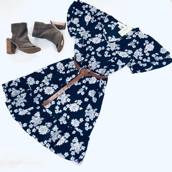 ❌SOLD❌Michael Kors TOSSED FIT & FLARE DRESS - Picture 2 of 11